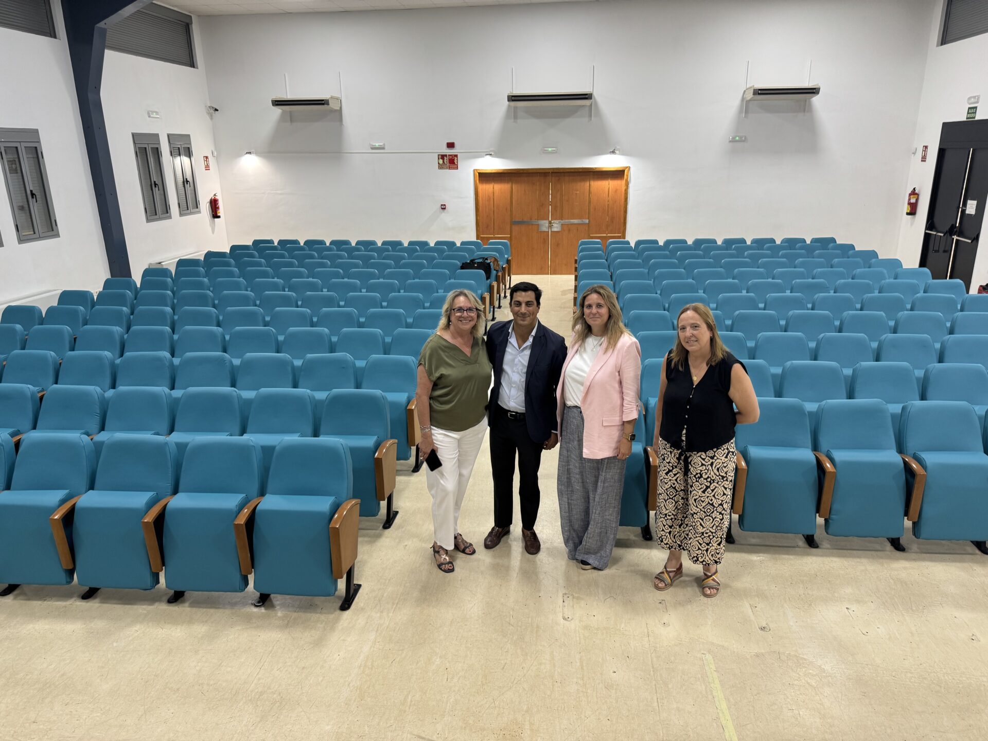 El Ayuntamiento renueva los patios de butacas de tres centros cívicos para reforzar la cultura en los barrios