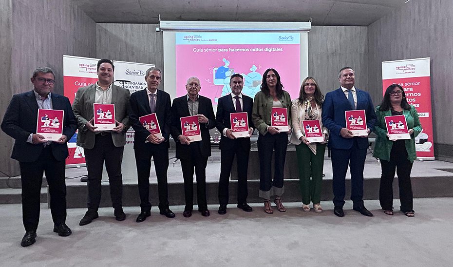 La web ‘Júntate’ y el teléfono gratuito 900 100 300, herramientas esenciales para combatir la soledad no deseada