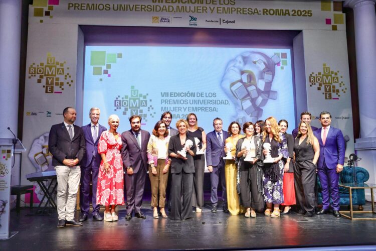 Liderazgo, Innovación y Talento: Los Premios ROMA 2025 deslumbran en una gala inolvidable en la Fundación Cajasol   Estos galardones, que entrega el Consejo Social de la Universidad Pablo de Olavide en colaboración con la Diputación de Sevilla y la Fundación Cajasol, reconocen el espíritu emprendedor femenino en los ámbitos directivo, deportivo, del arte y la cultura, del emprendimiento y de ciencia y tecnología