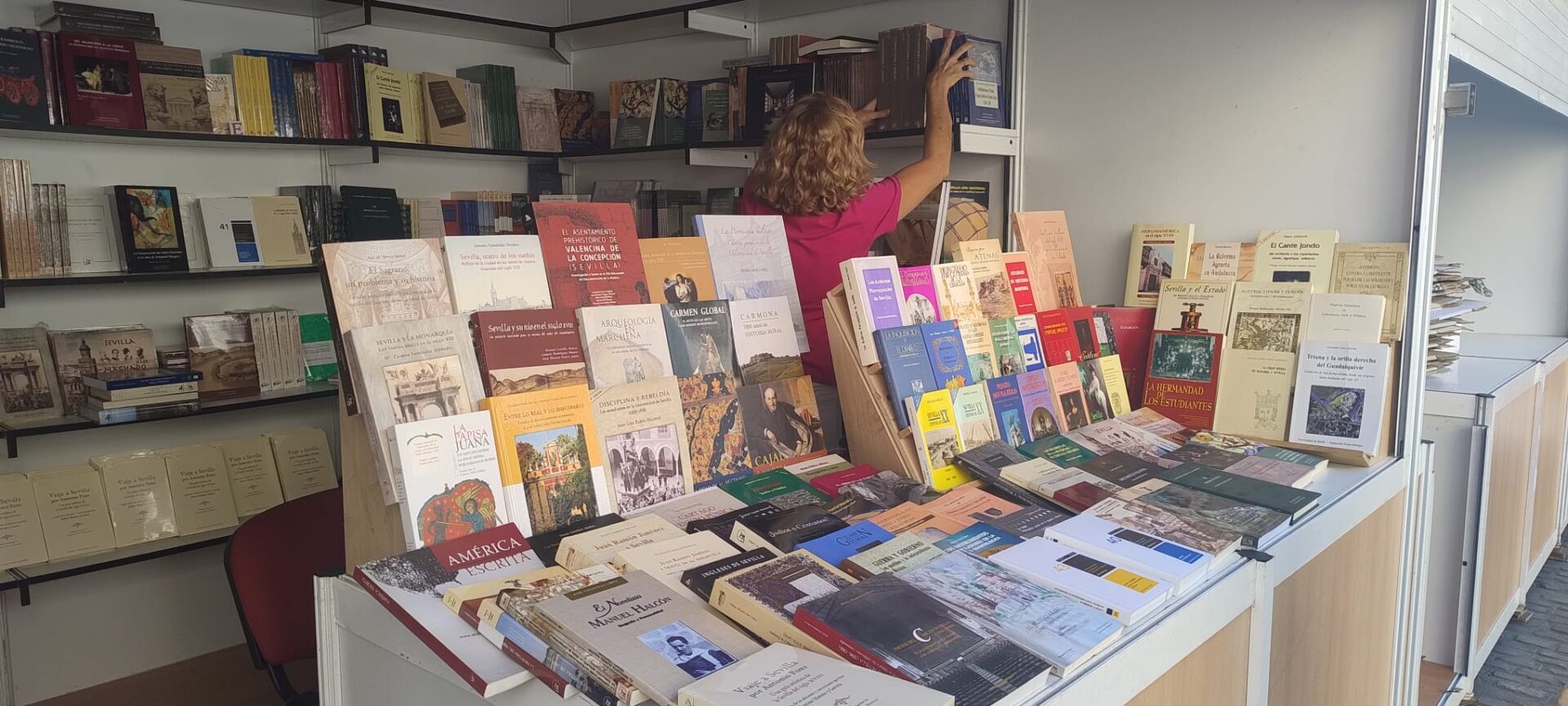 La Editorial de la US reúne en un libro textos del escritor sevillano Antonio Gómez Azeves con motivo de la Feria del Libro Antiguo 
