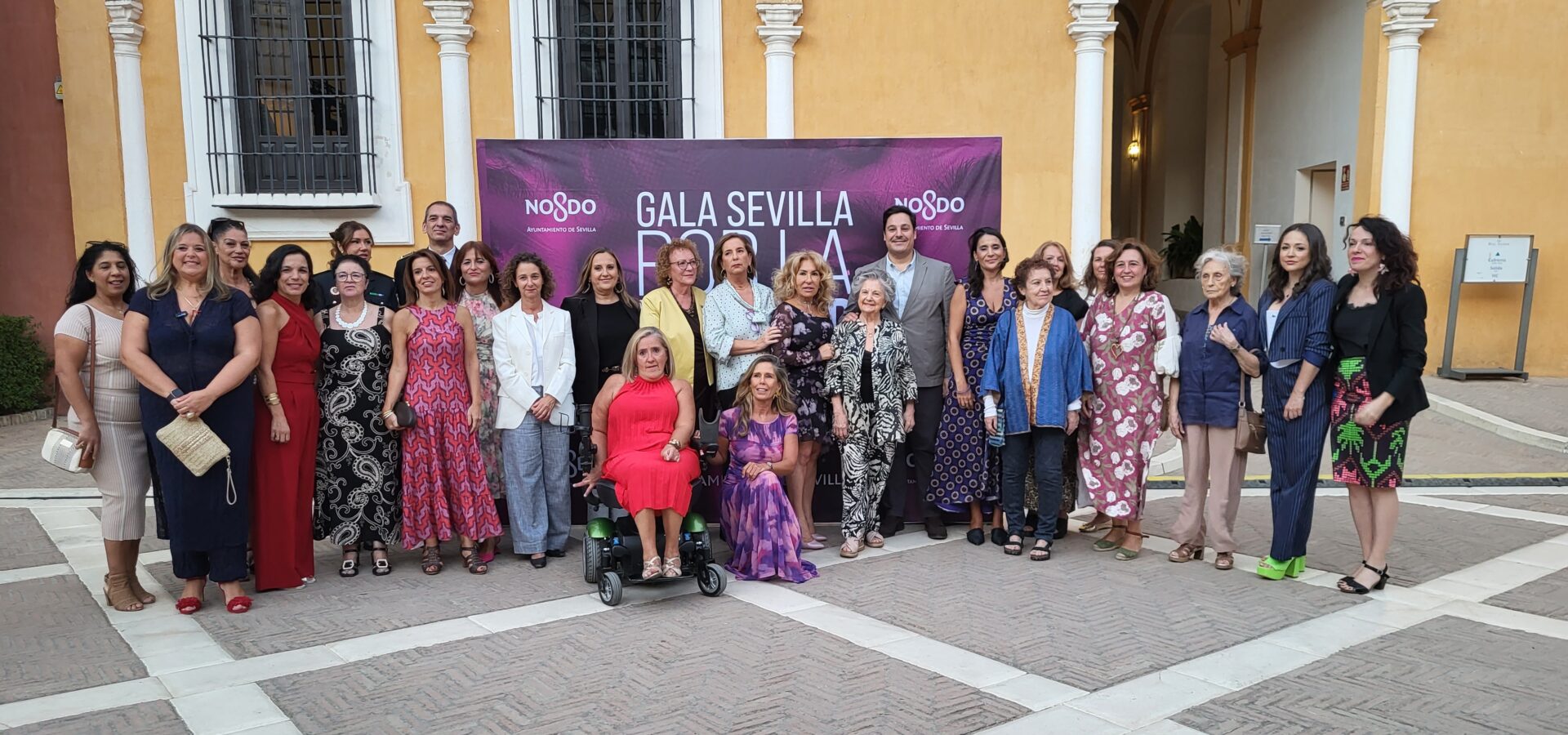 El Ayuntamiento reconoce la labor por la igualdad de personas y entidades en la I Gala ‘Sevilla por la Igualdad’