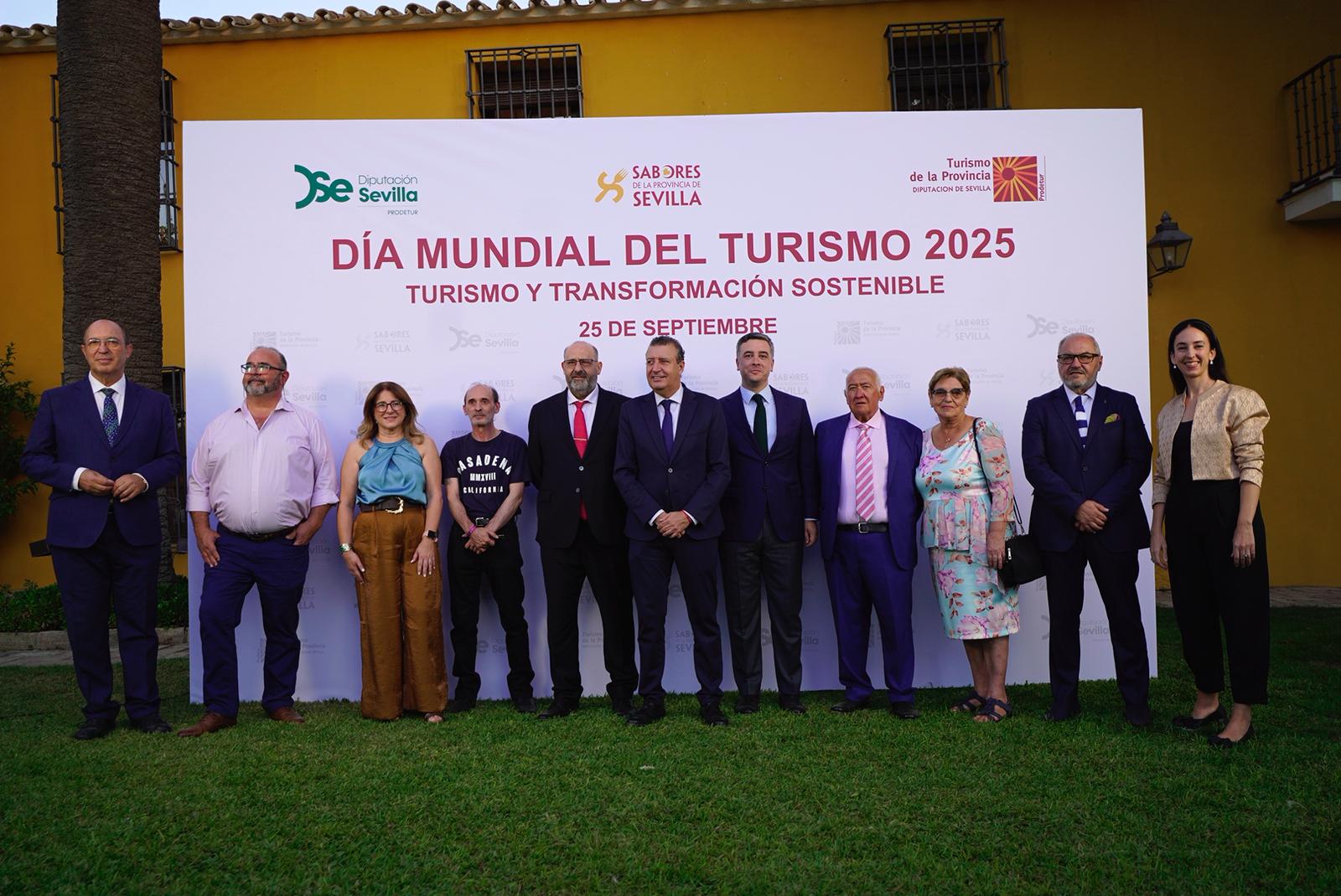 La Diputación de Sevilla distingue en Fuentes de Andalucía a quienes contribuyen a fortalecer la imagen del destino provincial