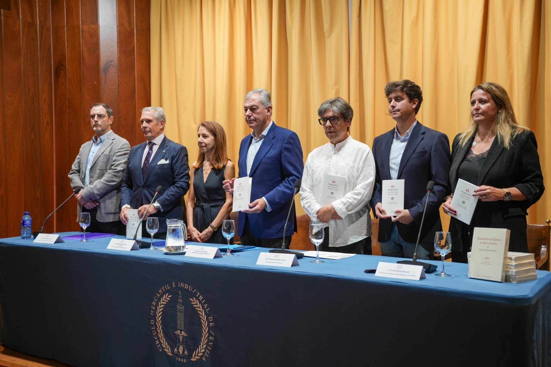 Sevilla rinde homenaje a Antonio Rivero Taravillo en el pregón de la IIL Feria del Libro Antiguo y de Ocasión