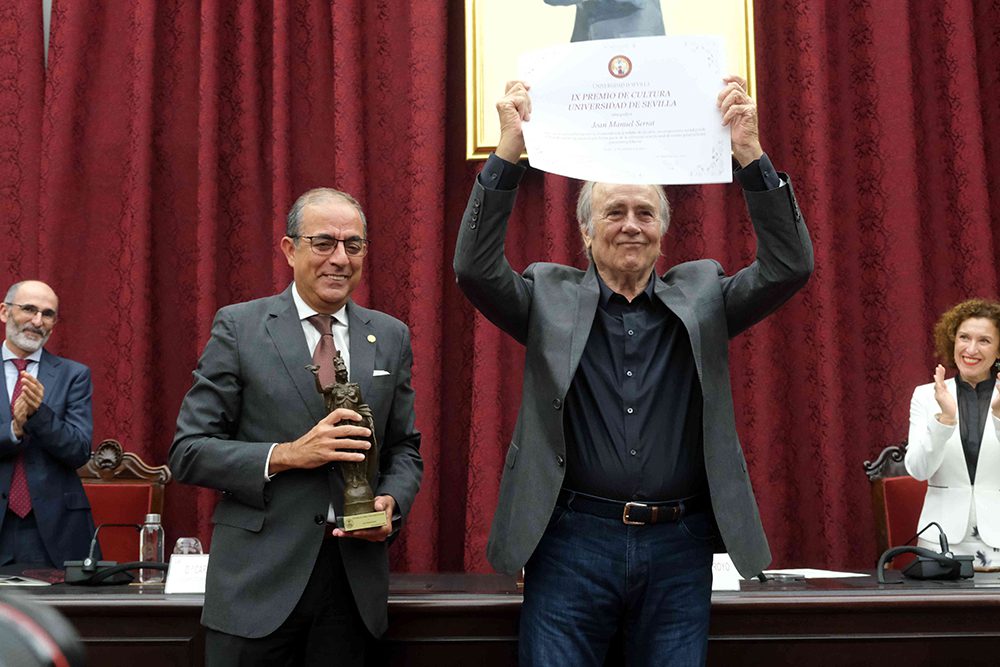 Joan Manuel Serrat recoge el IX Premio de Cultura Universidad de Sevilla