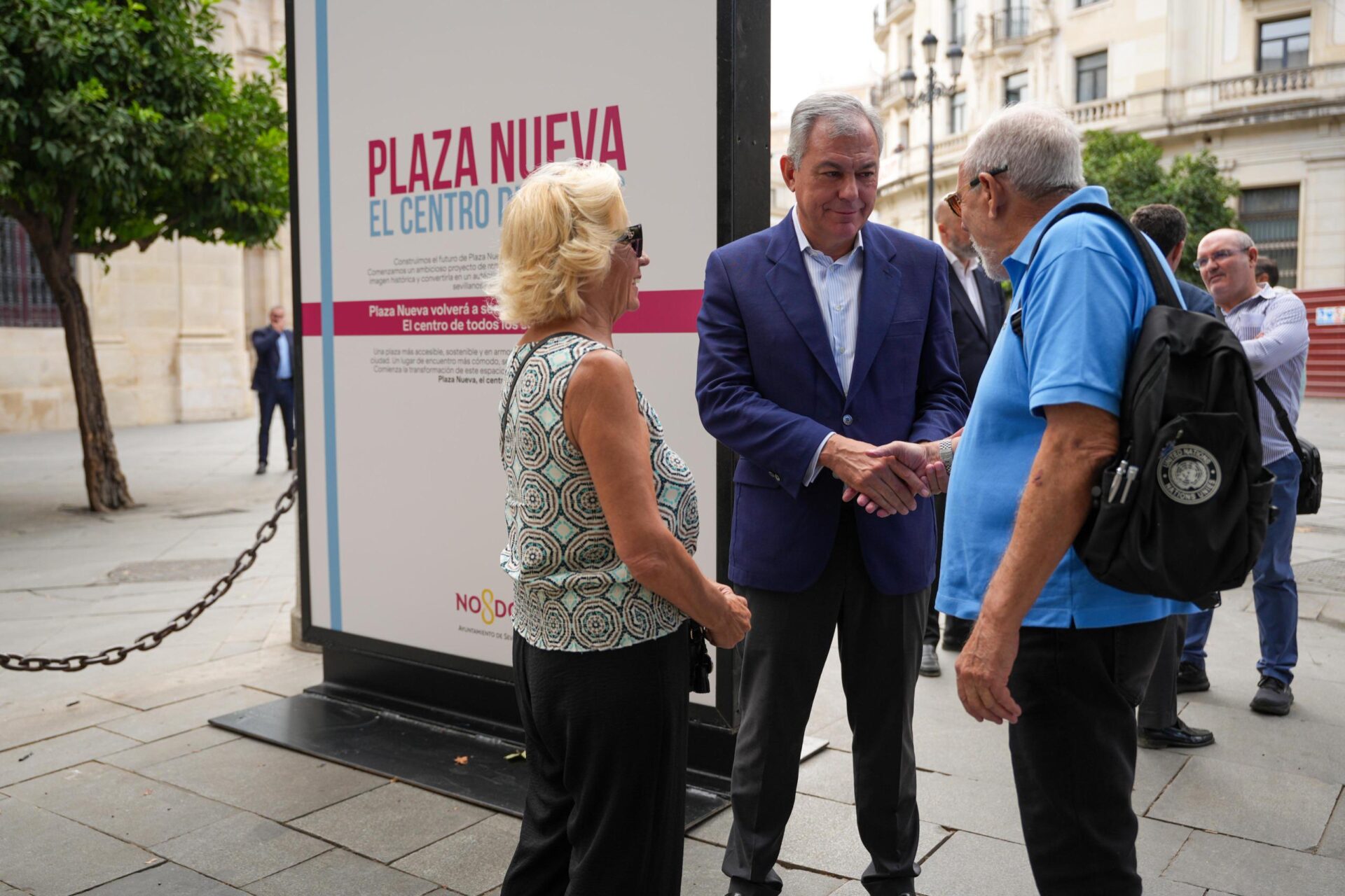 El alcalde inaugura la exposición ‘Plaza Nueva, el centro de todo’, “una muestra para entender la importancia de devolver a este espacio su imagen original”
