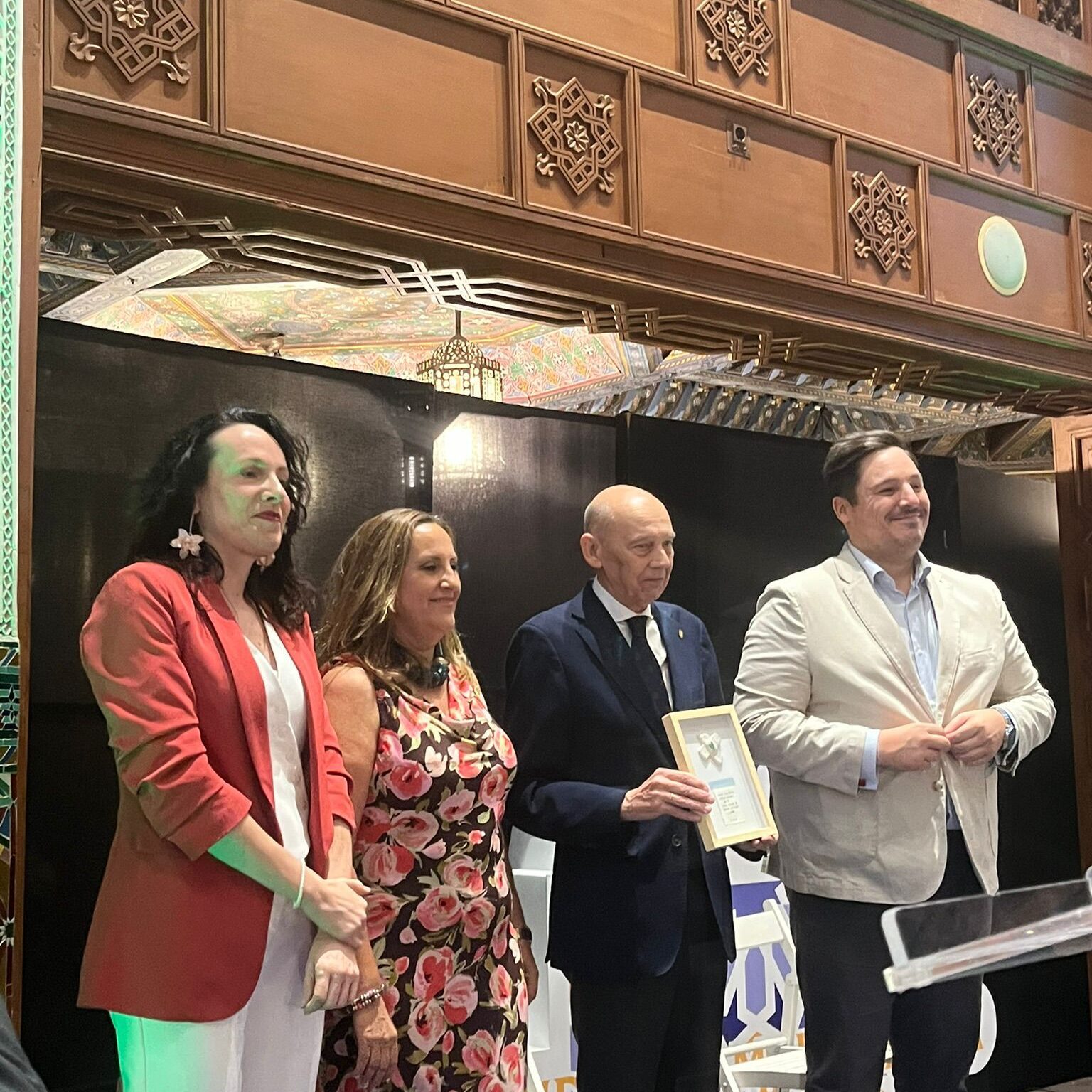 El Excmo. Ateneo de Sevilla recibe el Premio a su labor social con colectivos vulnerables en la Gala Sevilla Ciudad Comprometida