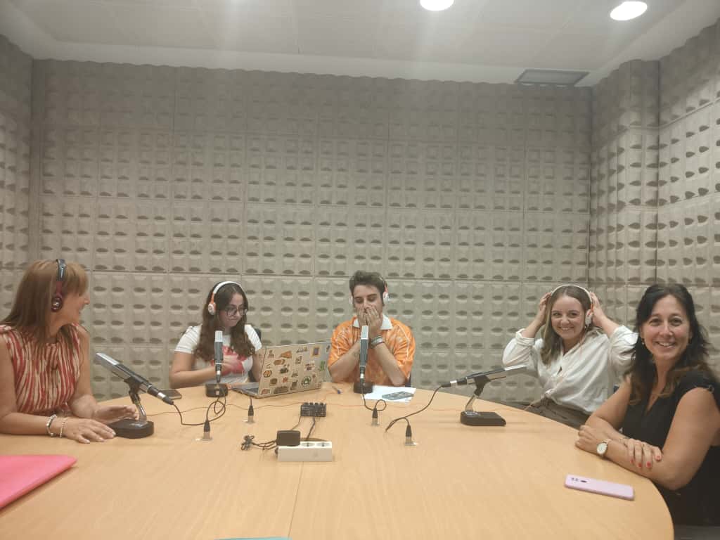 La FCom de la US recibe a Onda Cerebral en un proyecto internacional de radio