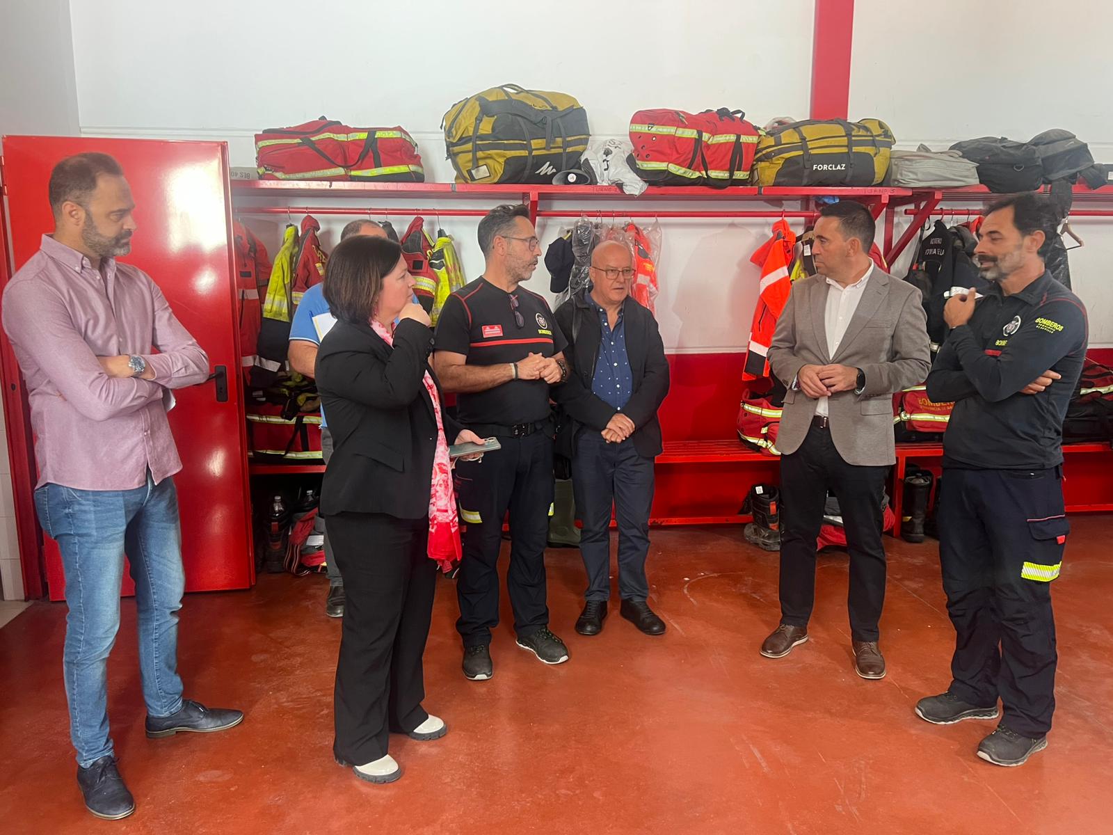 Reunión institucional en el Parque de Bomberos de Marchena, de titularidad municipal, para abordar mejoras en el servicio