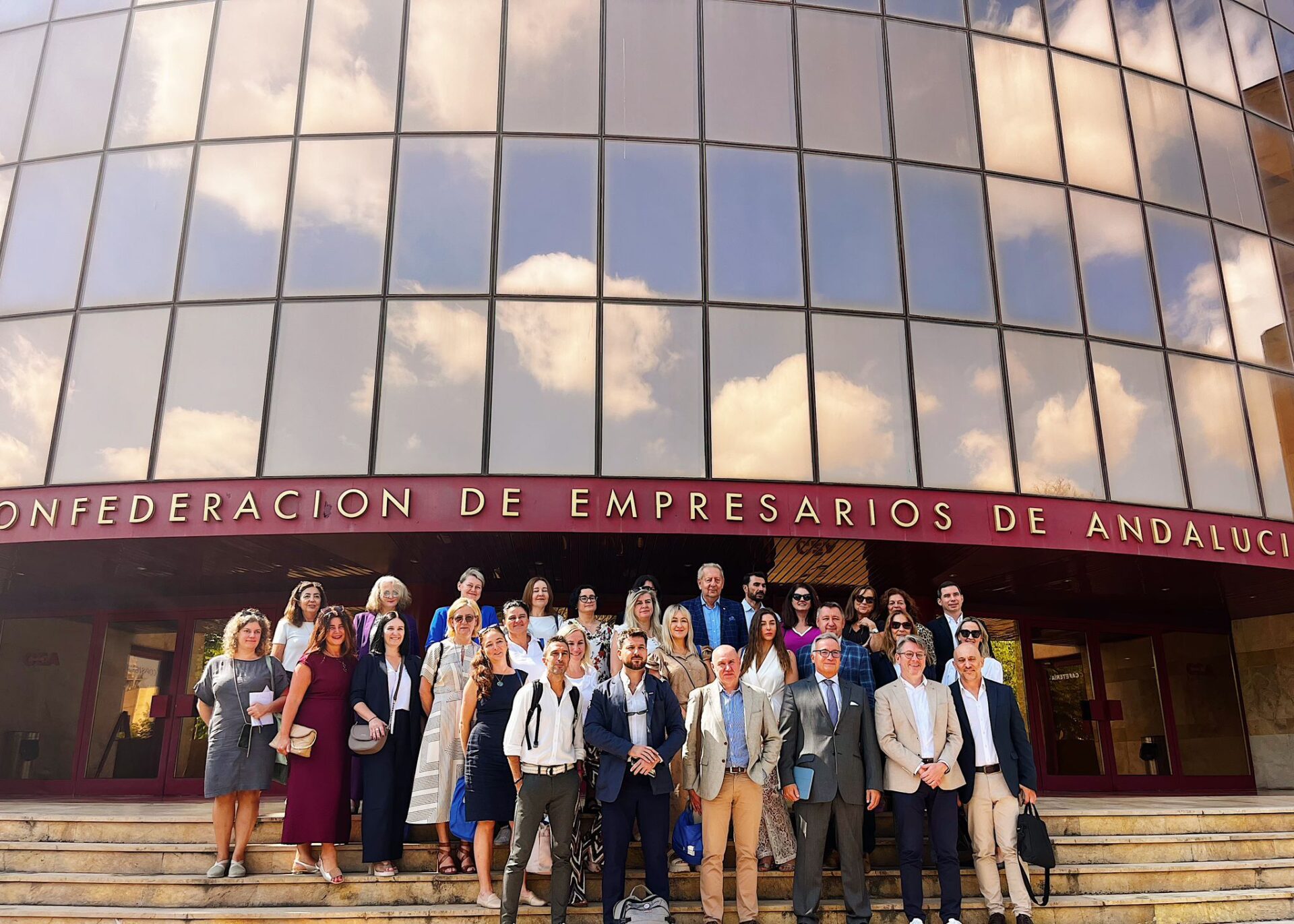 CEA recibe a EURES-T Beskydy con el objetivo de intercambiar experiencias y reforzar la cooperación transfronteriza en empleo, emprendimiento e innovación. – Confederación de Empresarios de Andalucía