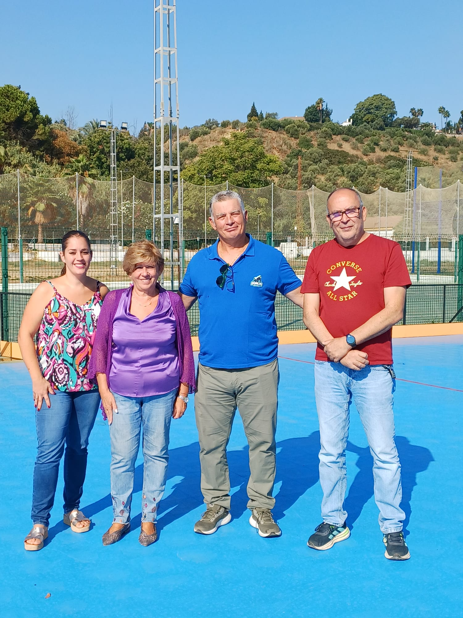 La alcaldesa visita la nueva pista de patinaje del Polideportivo Municipal de Gelves