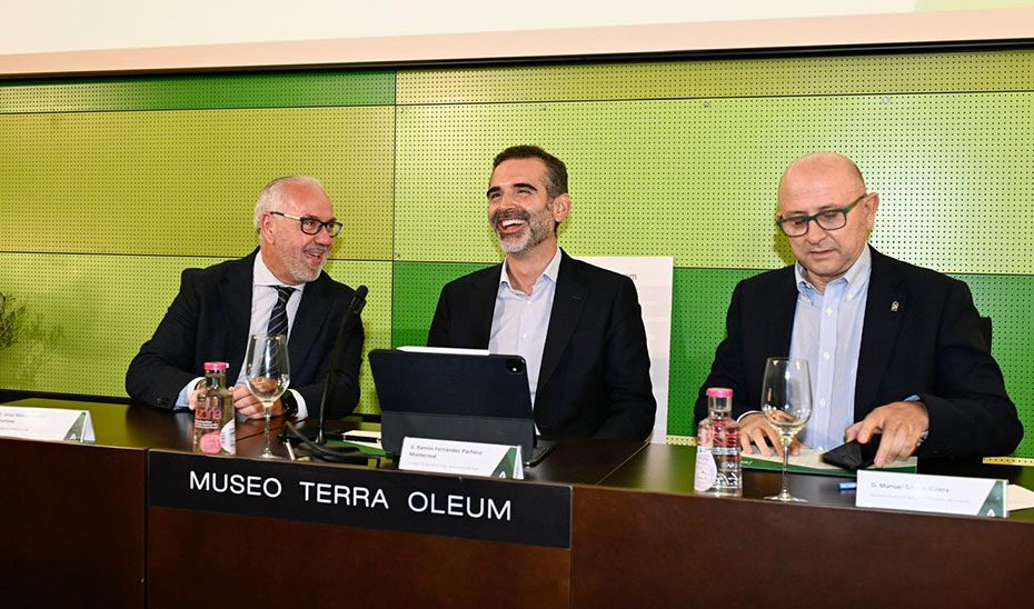El aforo del olivar estima para la próxima campaña una producción de 1.080.900 toneladas de aceite