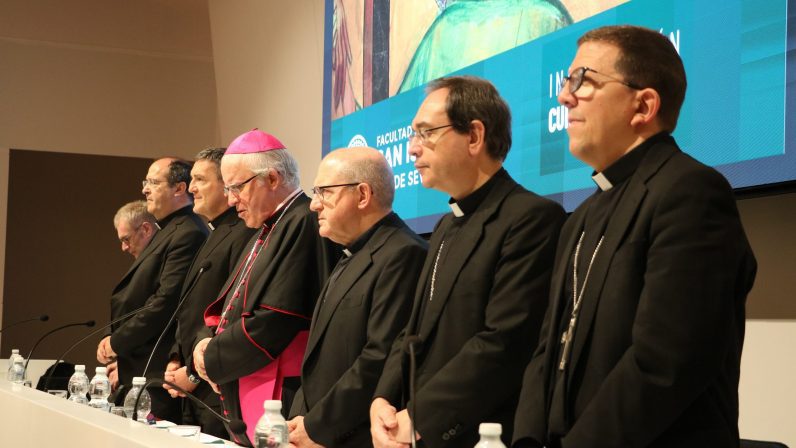 Mons. Saiz Meneses inaugura el curso académico en la Facultad de Teología San Isidoro
