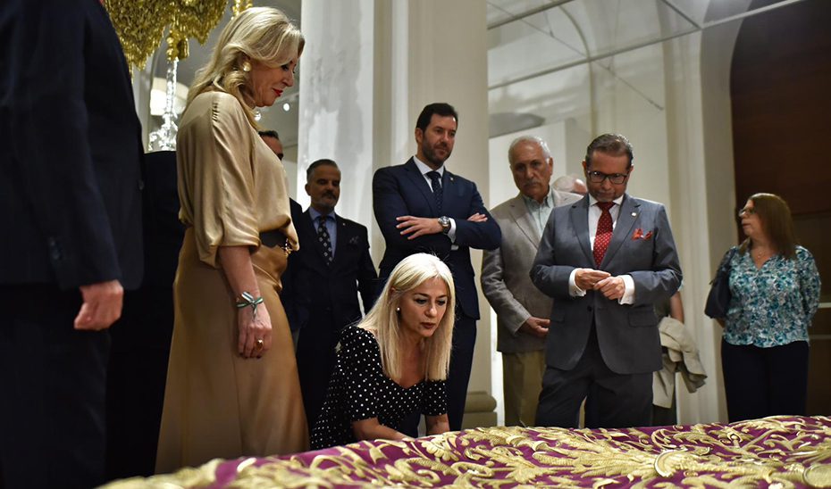 El Museo de Málaga expone una treintena de piezas de arte sacro vinculadas a la Cofradía del Cautivo