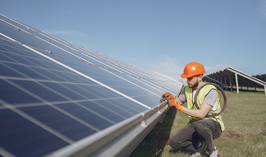 La Junta impulsa la instalación de placas fotovoltaicas en seis universidades andaluzas