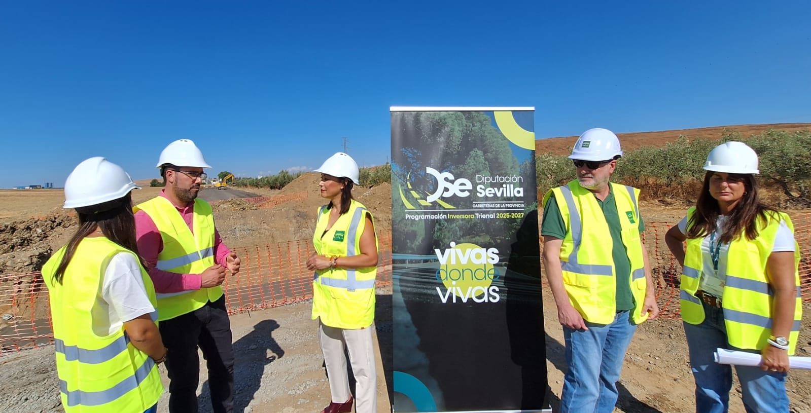 La Diputación de Sevilla actúa de emergencia en la SE-3410: Teresa Jiménez, junto al alcalde Gerena, supervisa las obras urgentes por riesgo de derrumbe e inundaciones