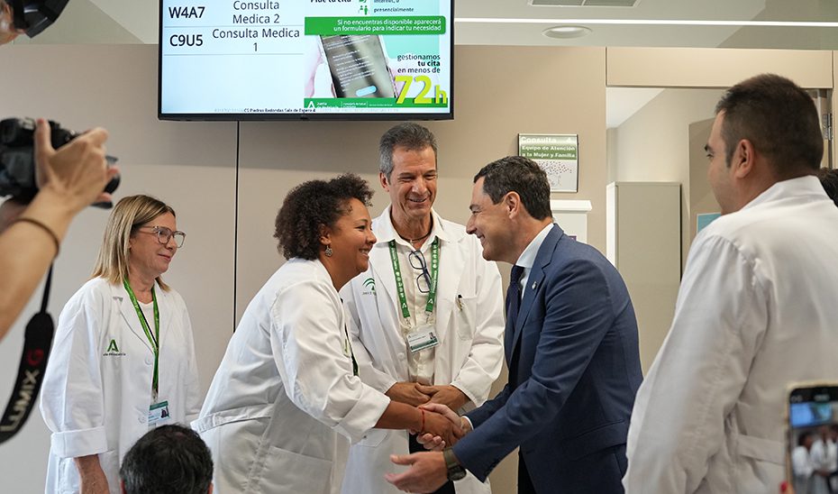 Moreno inaugura un centro de salud en Almería cuyo proyecto llevaba casi 15 años abandonado
