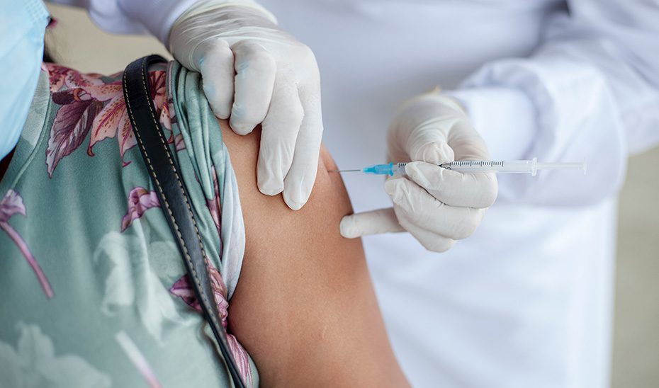 Arranca la campaña de vacunación frente a gripe y Covid en residencias de mayores y para profesionales sanitarios y sociosanitarios