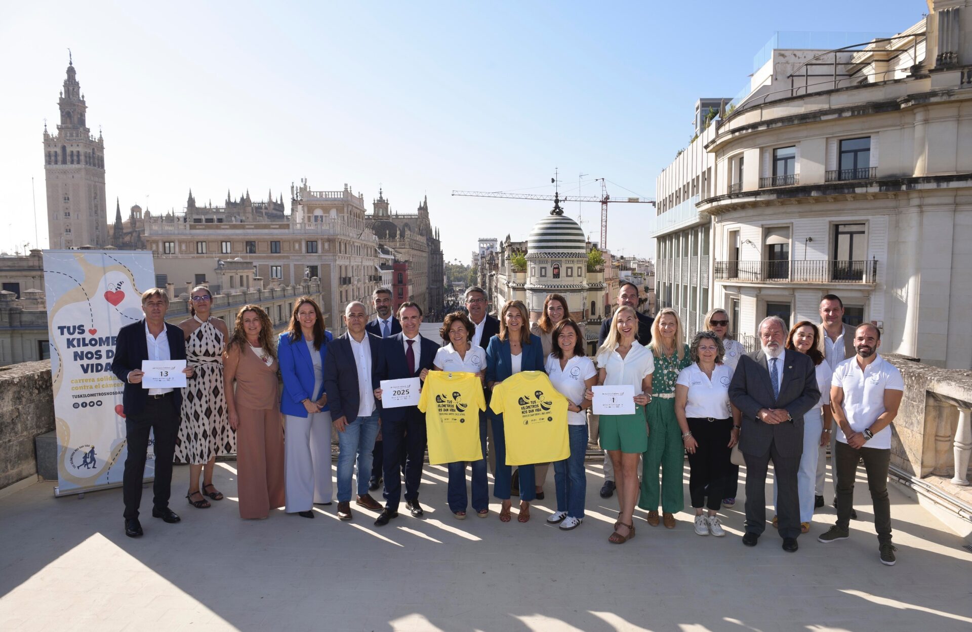 El Ayuntamiento acoge la presentación de la XIII carrera ‘Tus kilómetros nos dan vida’, que reunirá a 6000 corredores para luchar contra el cáncer infantil
