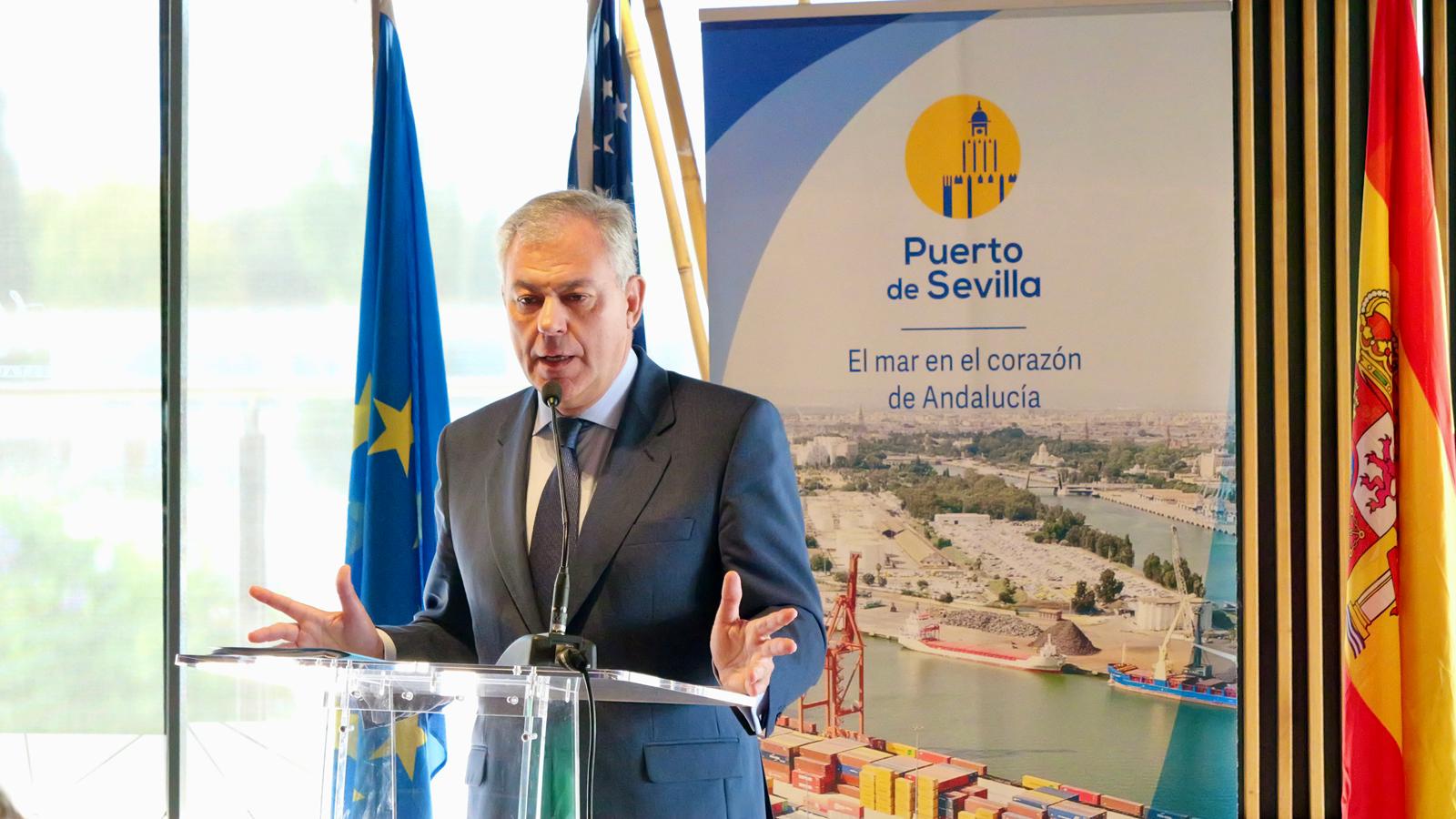 El alcalde Sanz resalta la importancia del Puerto de Sevilla como motor económico de la ciudad y su apuesta para que el Río sea “la gran avenida de Sevilla”