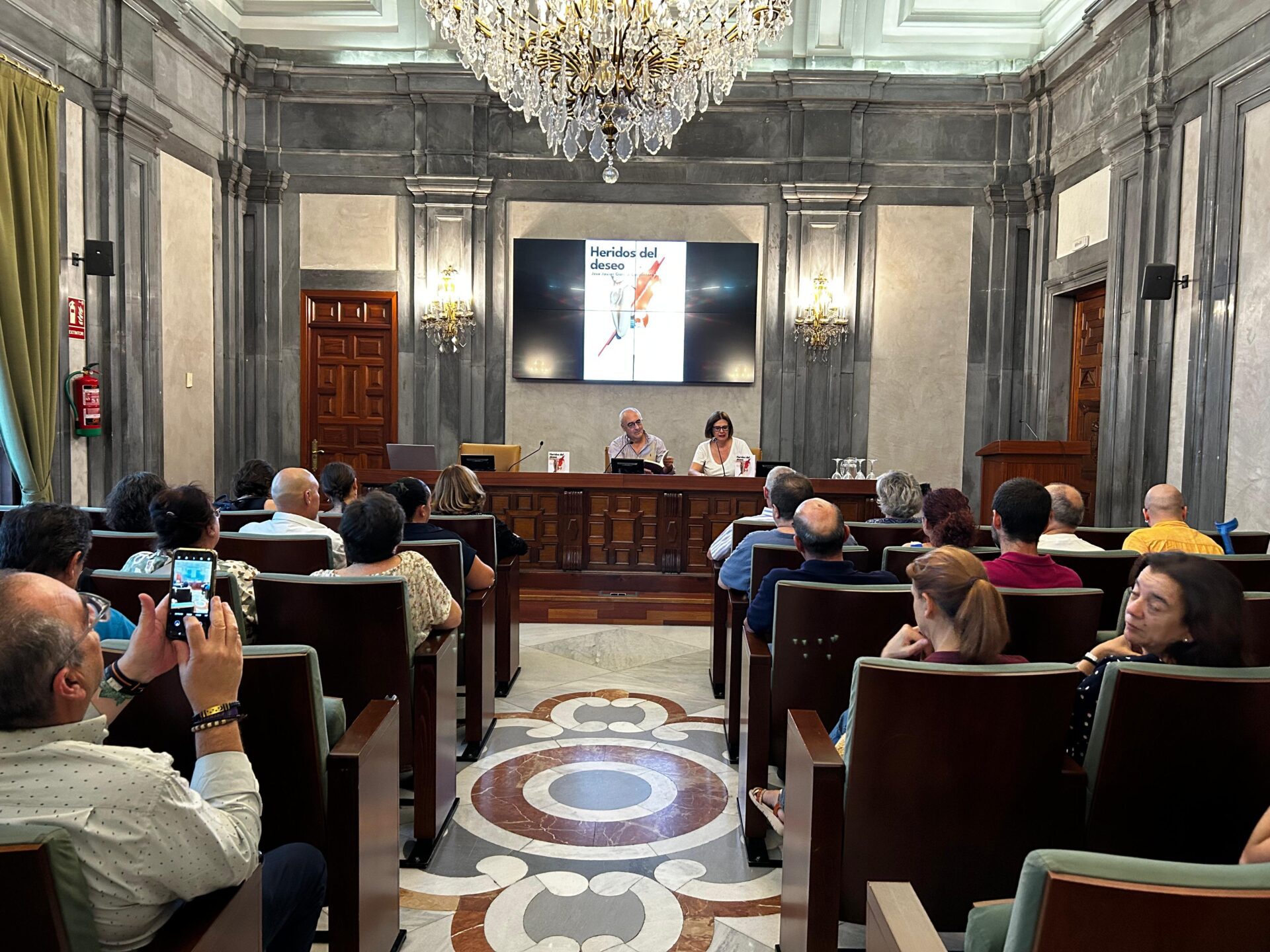 El escritor José Javier García-Carpinero vuelve con ‘Heridos del deseo’, la precuela del libro ganador del II Premio Ciudad de Lebrija