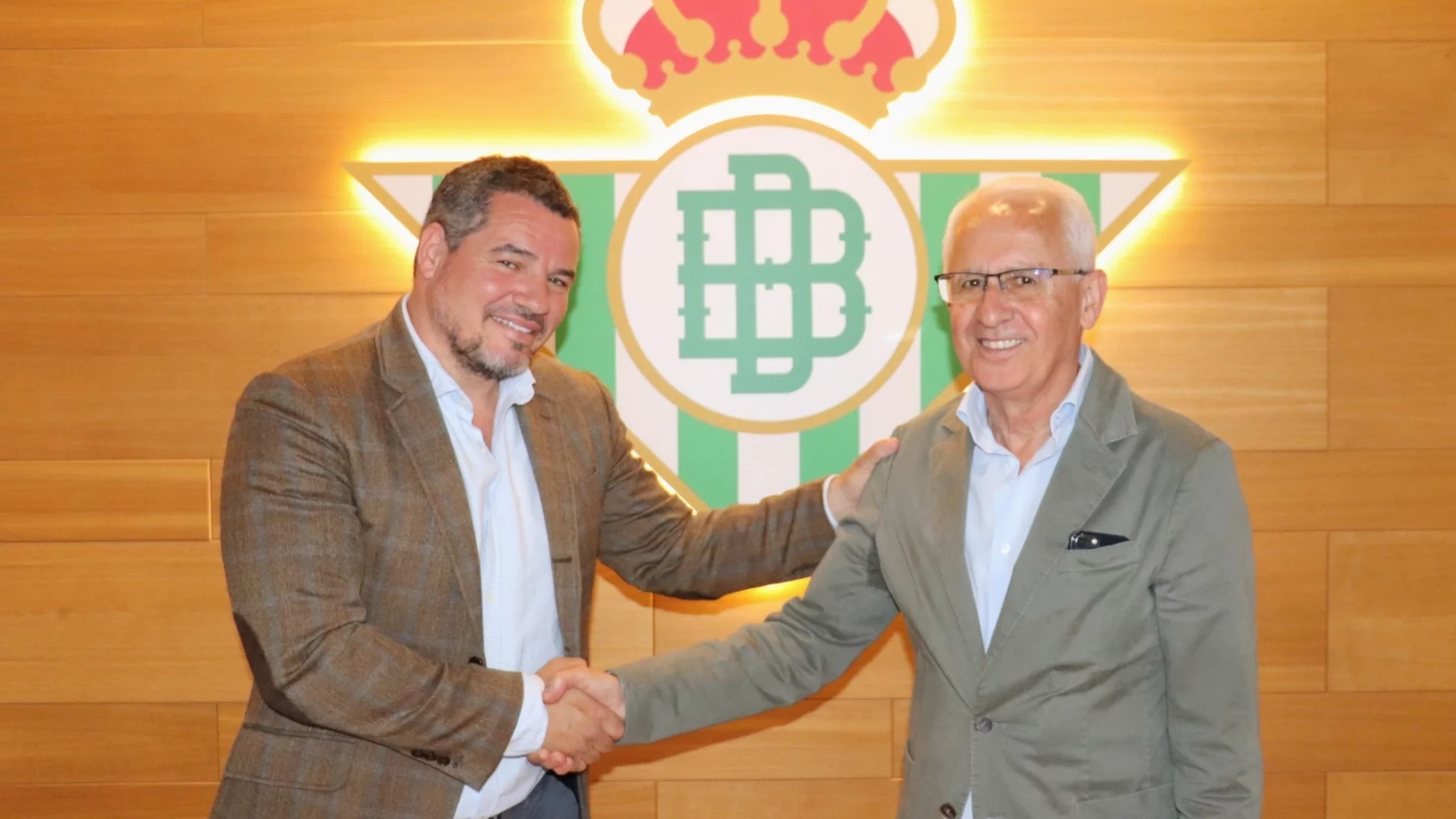 El Real Betis y LaLiga se unen en su compromiso con la profesionalización de la industria del deporte