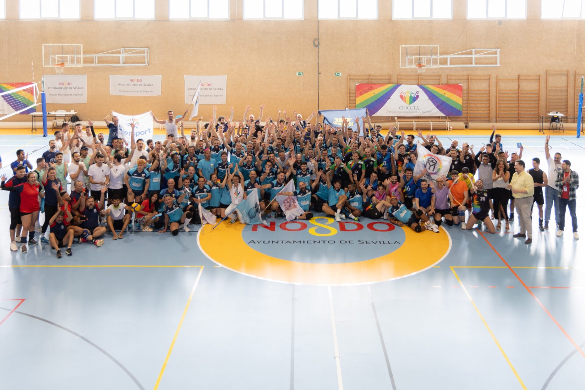 Casi 200 jugadores participan en el I Torneo de Voleibol LGTBIQ+ de Sevilla