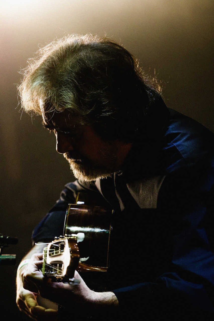 La Guitarra en Tres Tiempos: Raíz, Vanguardia y Crítica
