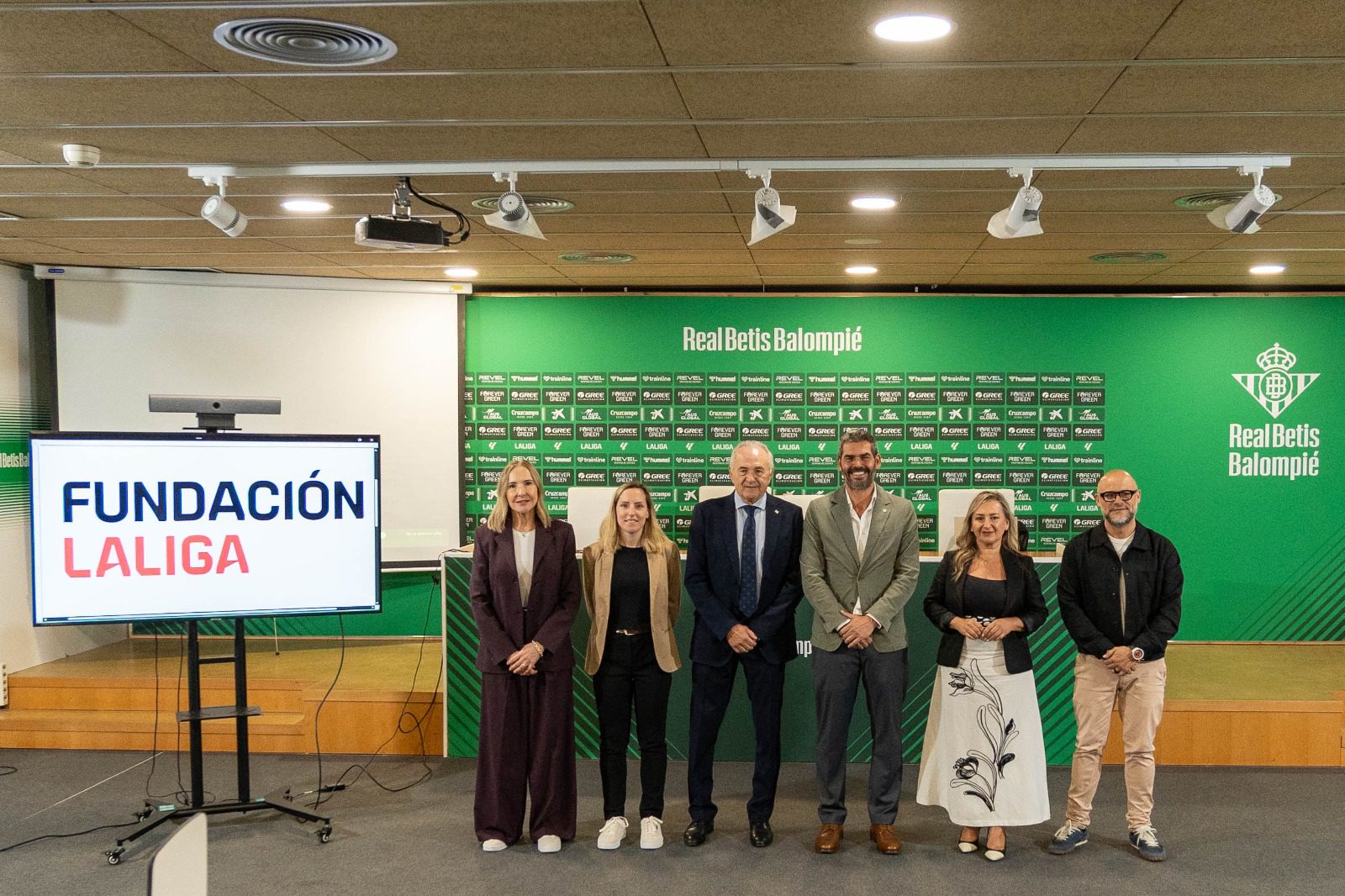 La FUNDACIÓN LALIGA y la Fundación Real Betis Balompié reúnen a expertos europeos para impulsar la acción climática a través del fútbol