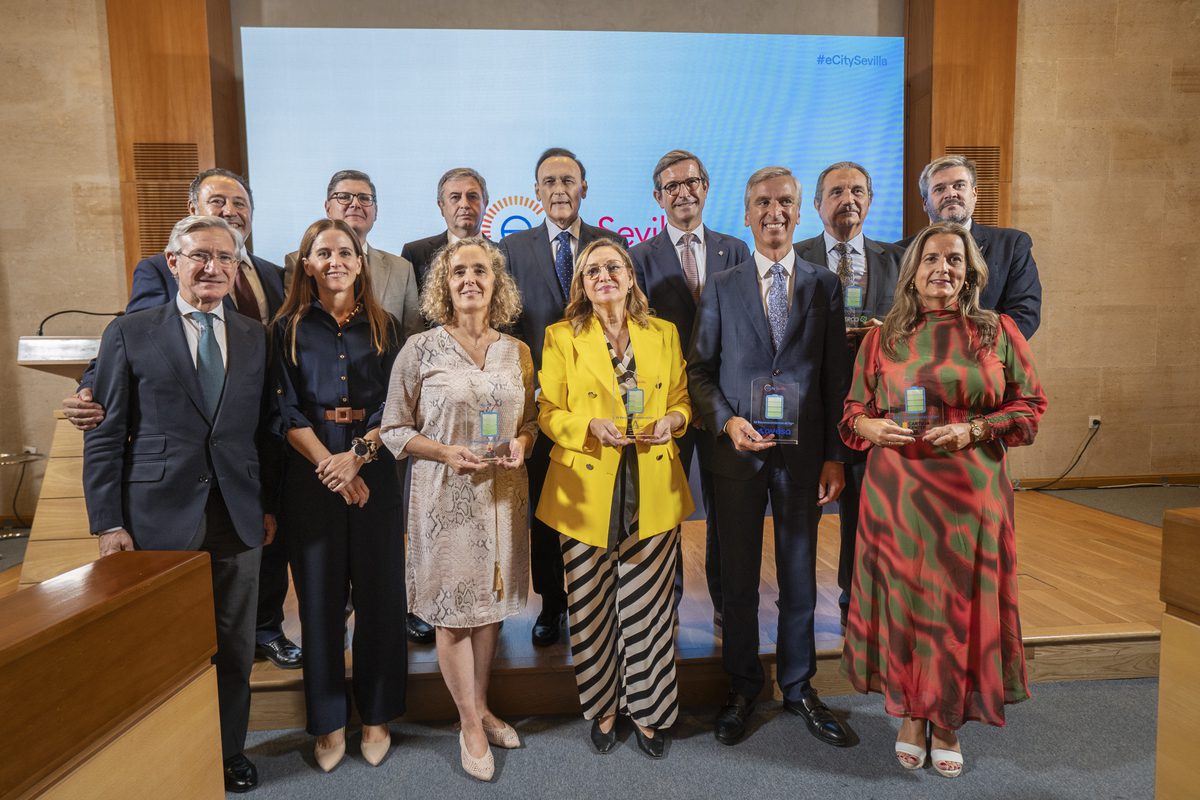 La ETSI, reconocida por su compromiso con la sostenibilidad en el marco de eCitySevilla