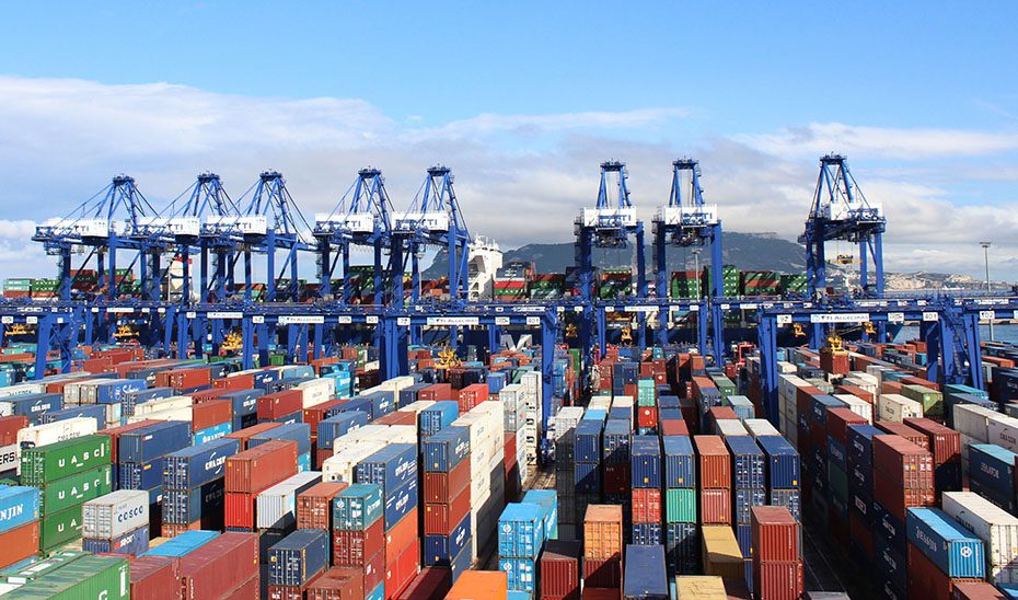 Andalucía exporta 27.057 millones hasta agosto, con superávit en su balanza comercial con el exterior, frente al déficit de España