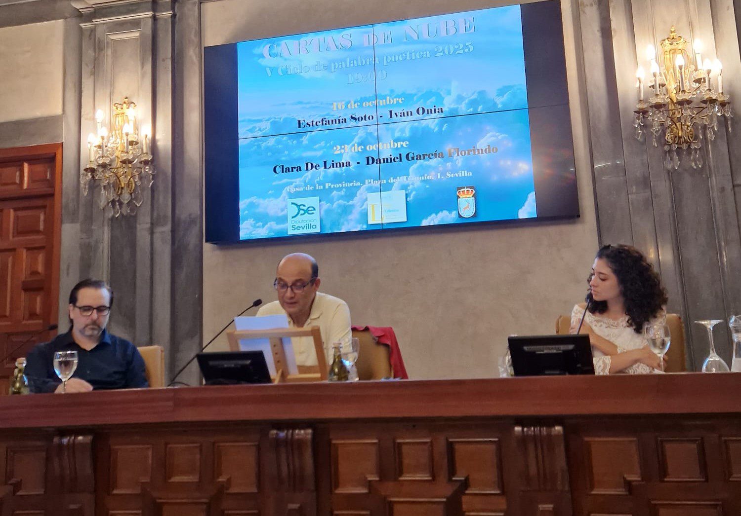 La Puebla de los Infantes clausura en la Casa de la Provincia su ciclo ‘Cartas de nube’, reivindicando a la poesía como espacio de encuentro y reflexión
