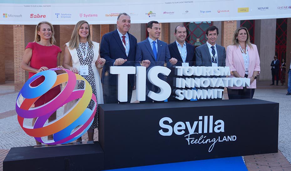 Moreno defiende la ‘vía andaluza’ del Turismo: un modelo que aúne “patrimonio, empleo y convivencia”