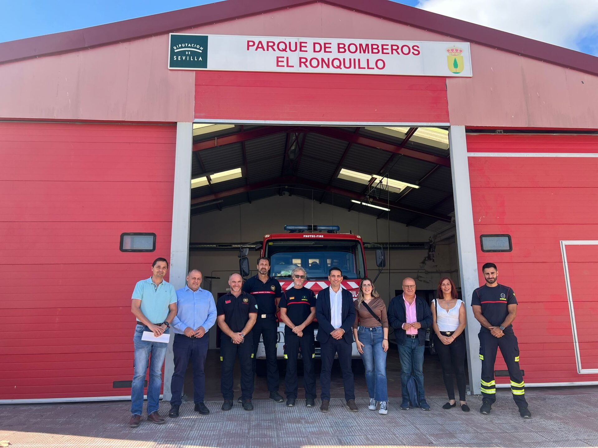 Gonzalo Domínguez y la alcaldesa de El Ronquillo coordinan la mejora de equipamiento del parque de bomberos financiada por la Diputación con algo más de 93.000 euros