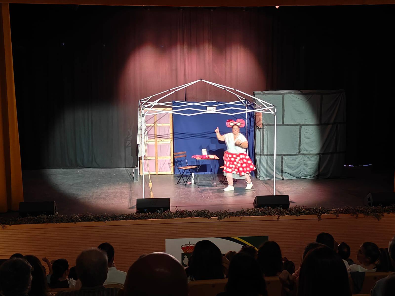 571769119_1264041762420134_3352554876788960658_n.jpg TEATRO FAMILIAR “La Ratita Presumida cuenta su propia historia”