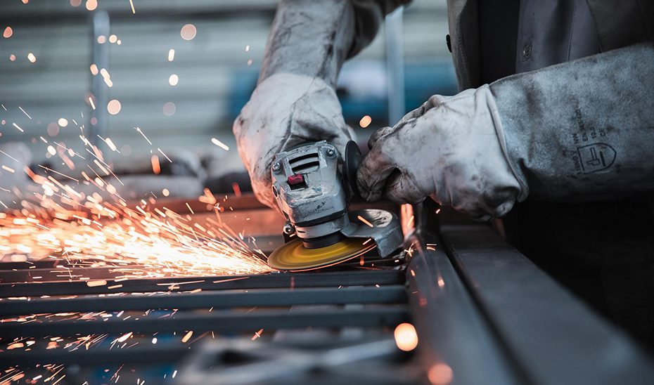 1739372056858trabajadorindustria-2520est-25C3-25A1ndar.jpg Empleo y el Ministerio Fiscal acuerdan reforzar la cooperación en casos de siniestralidad laboral