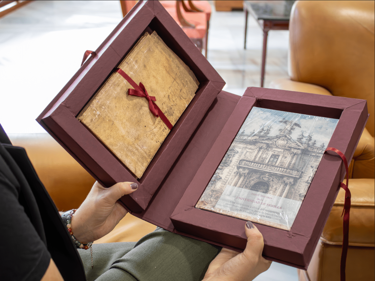 Captura-2520de-2520pantalla-25202025-10-28-2520134140.png Ediciones especiales para José Solís de los Santos y Manuel García Fernández por su contribución a la historia de la US