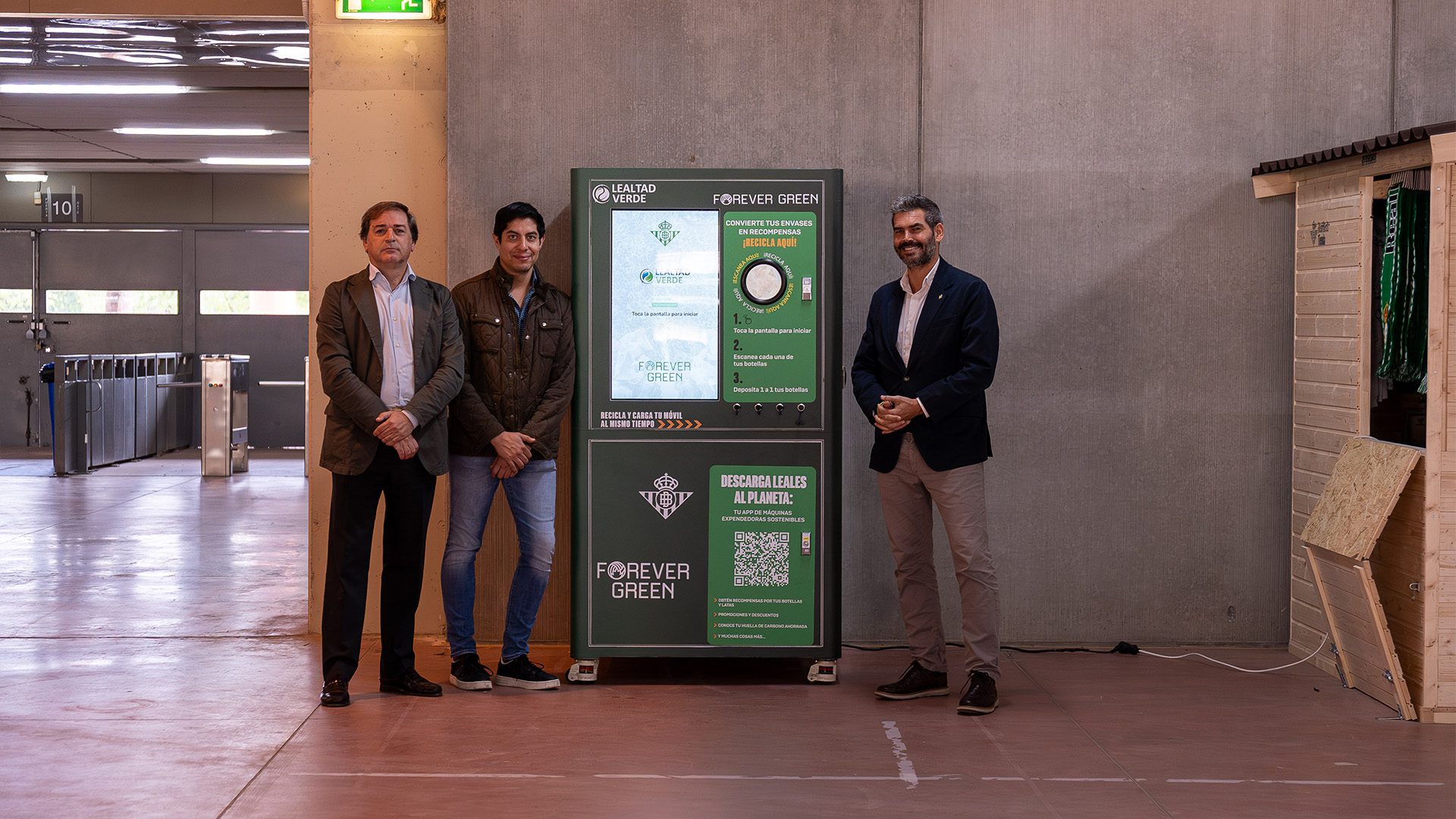 54134.jpg El Real Betis instala una biorecicladora SDDR ® en La Cartuja para continuar fomentando el reciclaje responsable entre sus aficionados