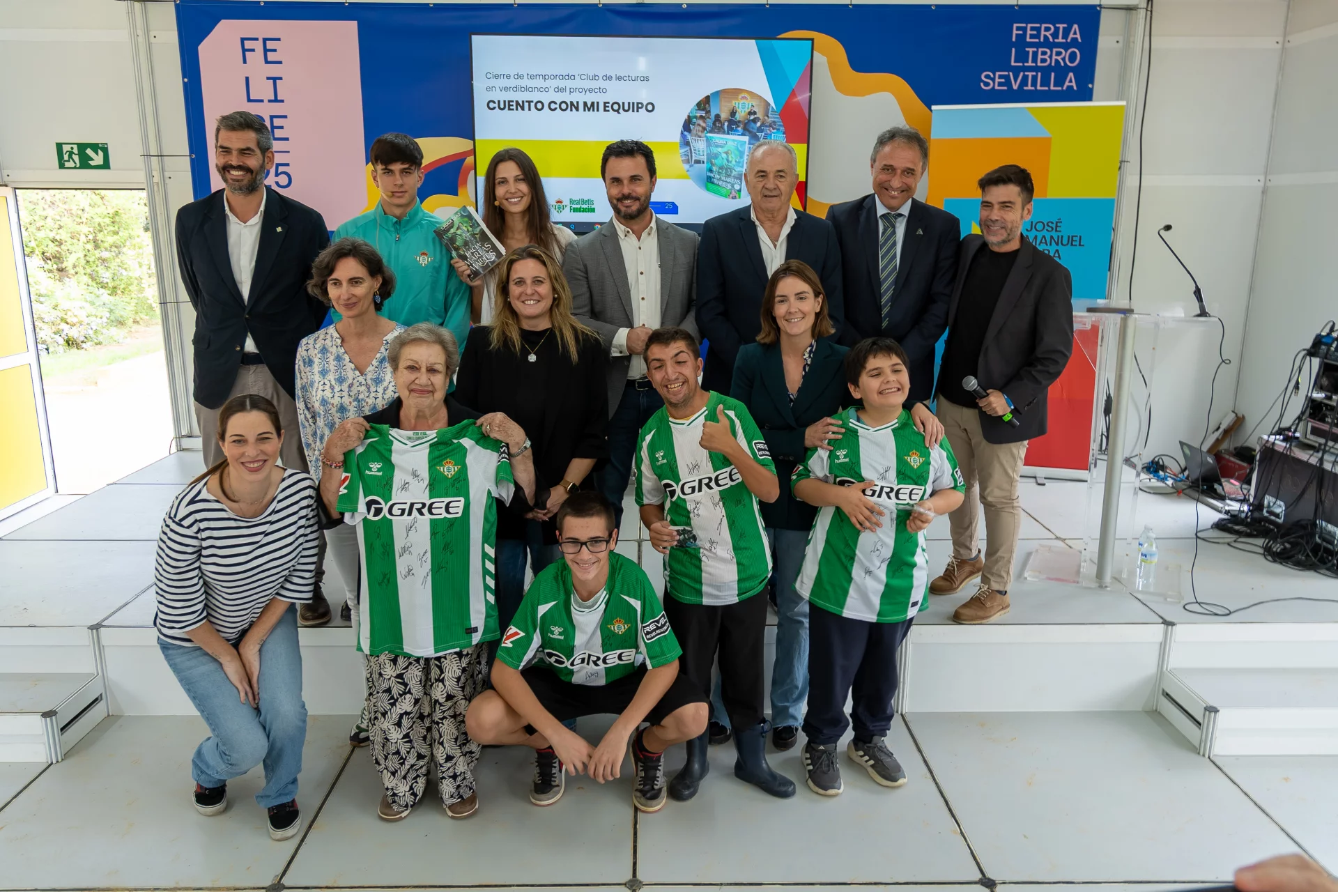 54131.jpg El proyecto ‘Cuento con mi equipo’ culmina su V edición uniendo deporte, lectura e inclusión en la Feria del Libro de Sevilla