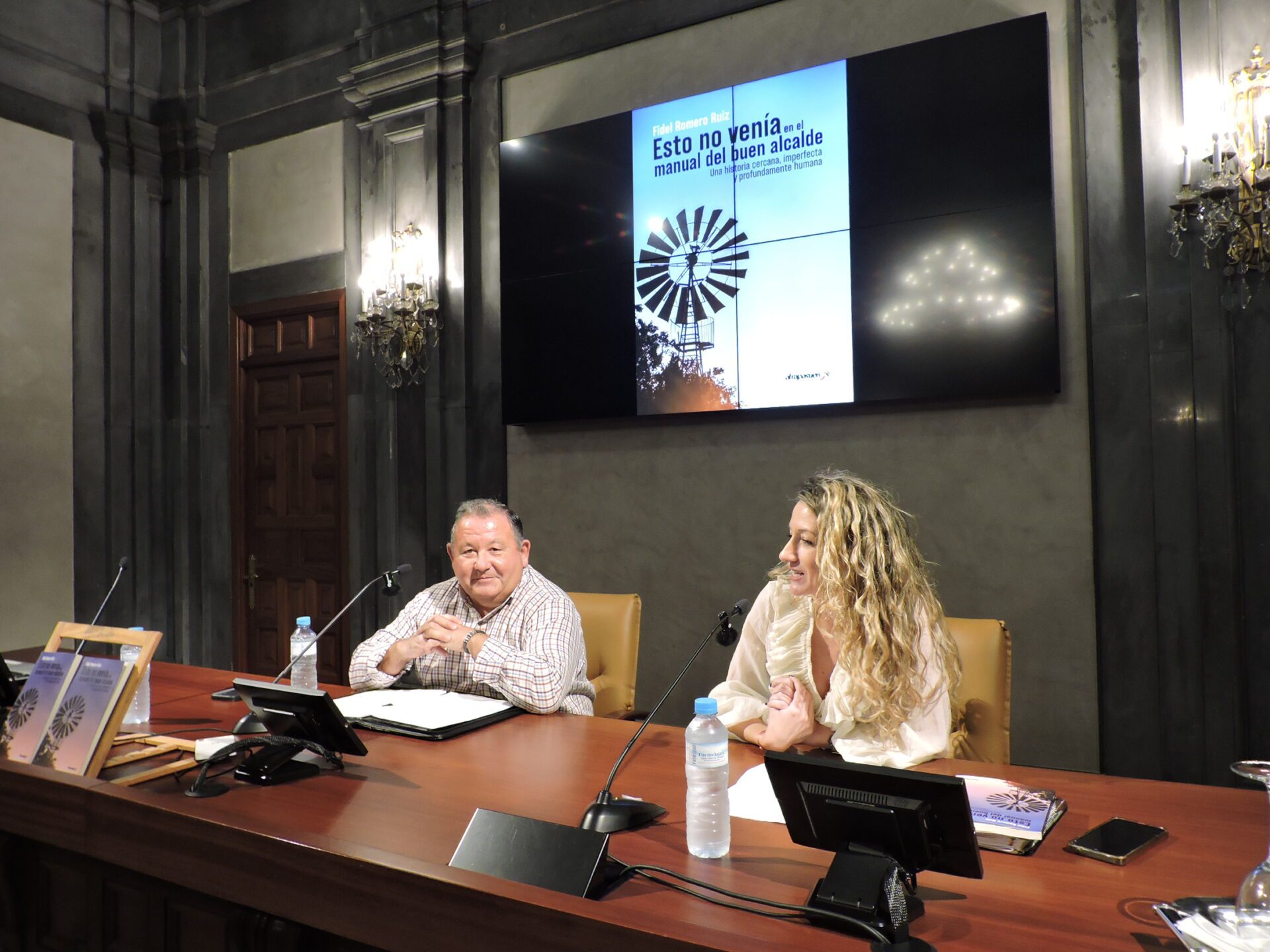 10-291025-Foto-PRESENTACION-LIBRO-DE-FIDEL-ROMERO.JPG Fidel Romero presenta su libro ‘Esto no venía en el manual del buen alcalde’ en la Casa de la Provincia