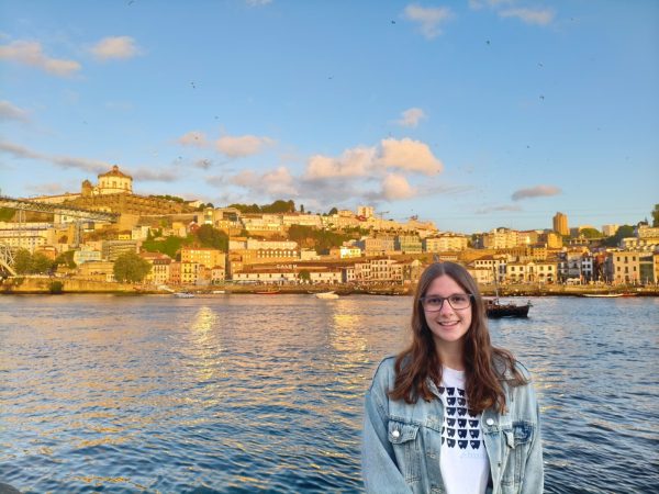 Silvia-2520Ucopo-25C3-25A9tica.jpg La estudiante Silvia Quiñones gana Ucopoética 2025 con una obra marcada por la fuerza de sus imágenes