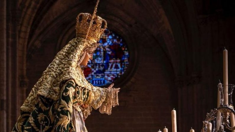 Mons. Saiz a la Hermandad de la Esperanza de Triana: «Habéis hecho visible el amor de Dios a los pobres»