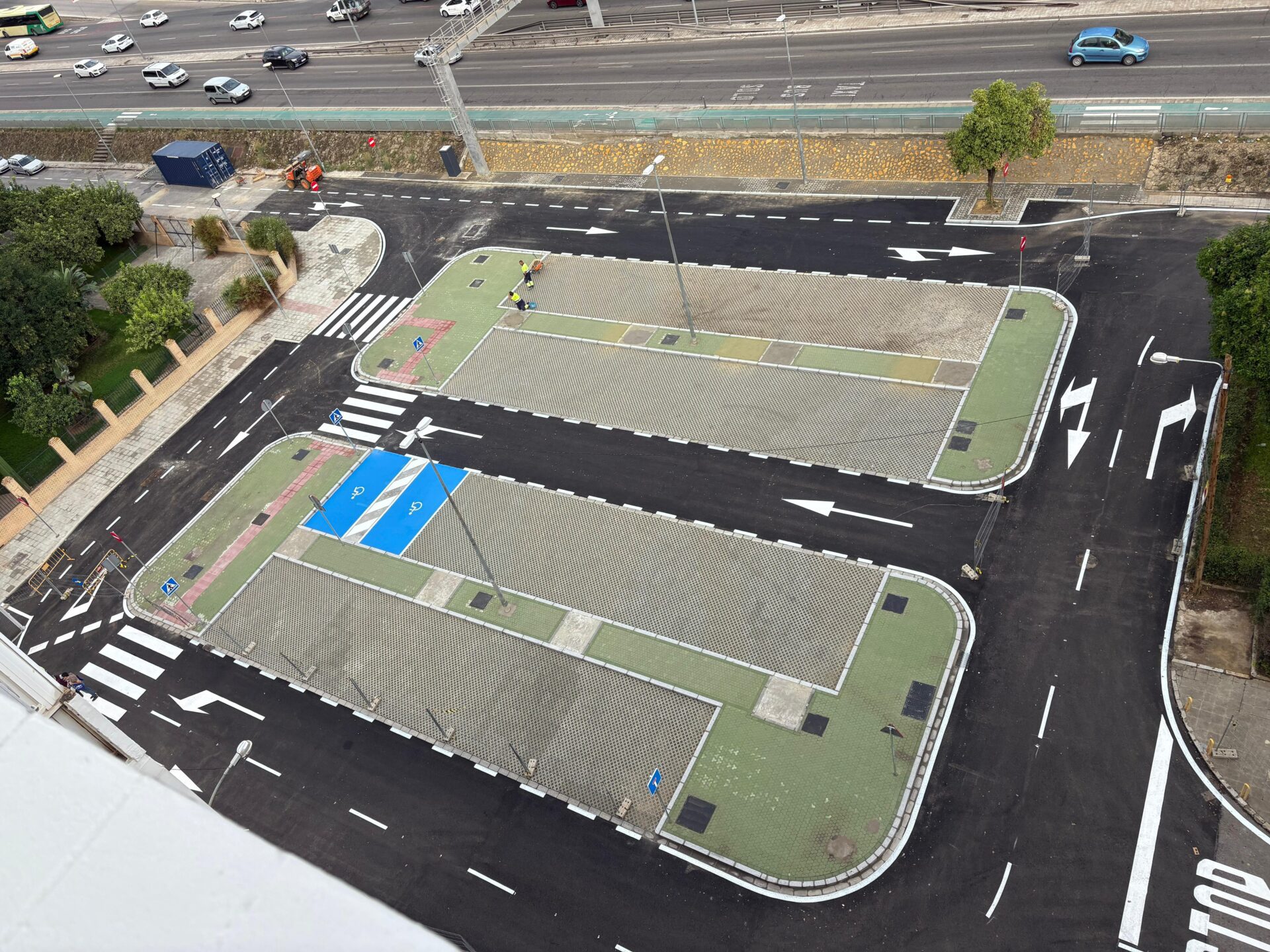 El Gobierno de Sanz reurbaniza al completo la calle Mandarinas con aparcamiento, espacios peatonales y mejor iluminación para los vecinos de Santa Aurelia