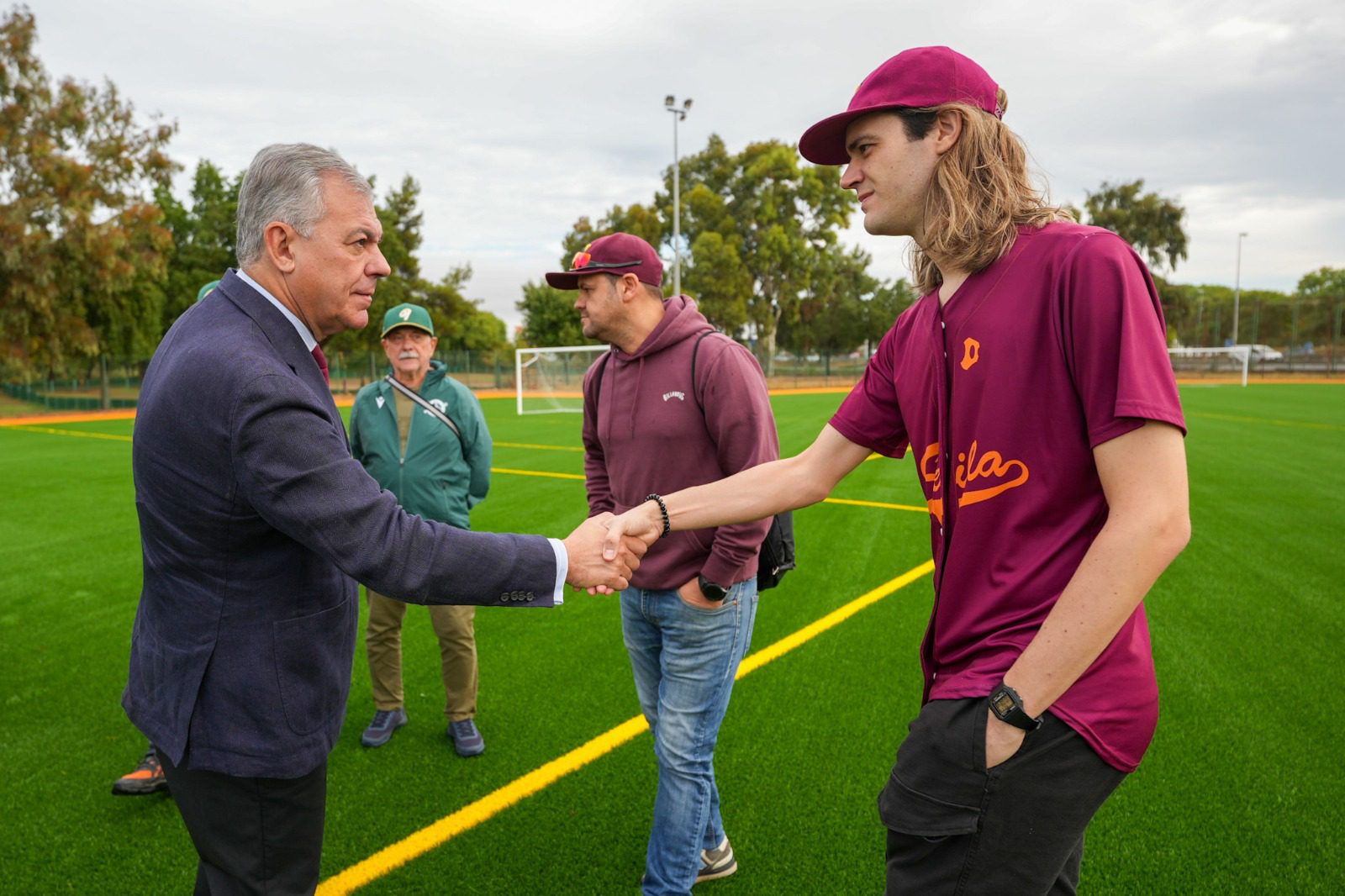 El Gobierno de Sanz avanza en su plan de renovación de césped artificiales que forma parte de los más de 15 millones invertidos en centros deportivos en dos años
