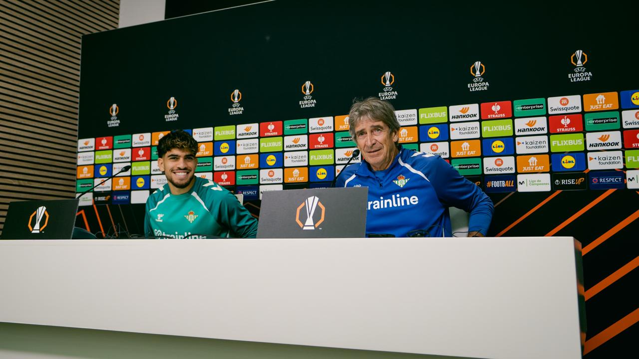 Rueda de prensa de Manuel Pellegrini y Ez Abde previa al Real Betis – Olympique Lyon