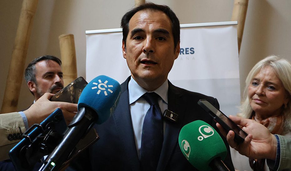 Junta y sindicatos alcanzan un preacuerdo “histórico” que marca una nueva etapa en la modernización de la Administración pública