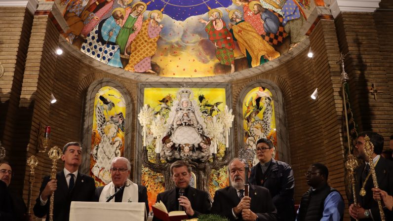 El arzobispo de Sevilla bendice la nueva capilla del Hospital Virgen del Rocío