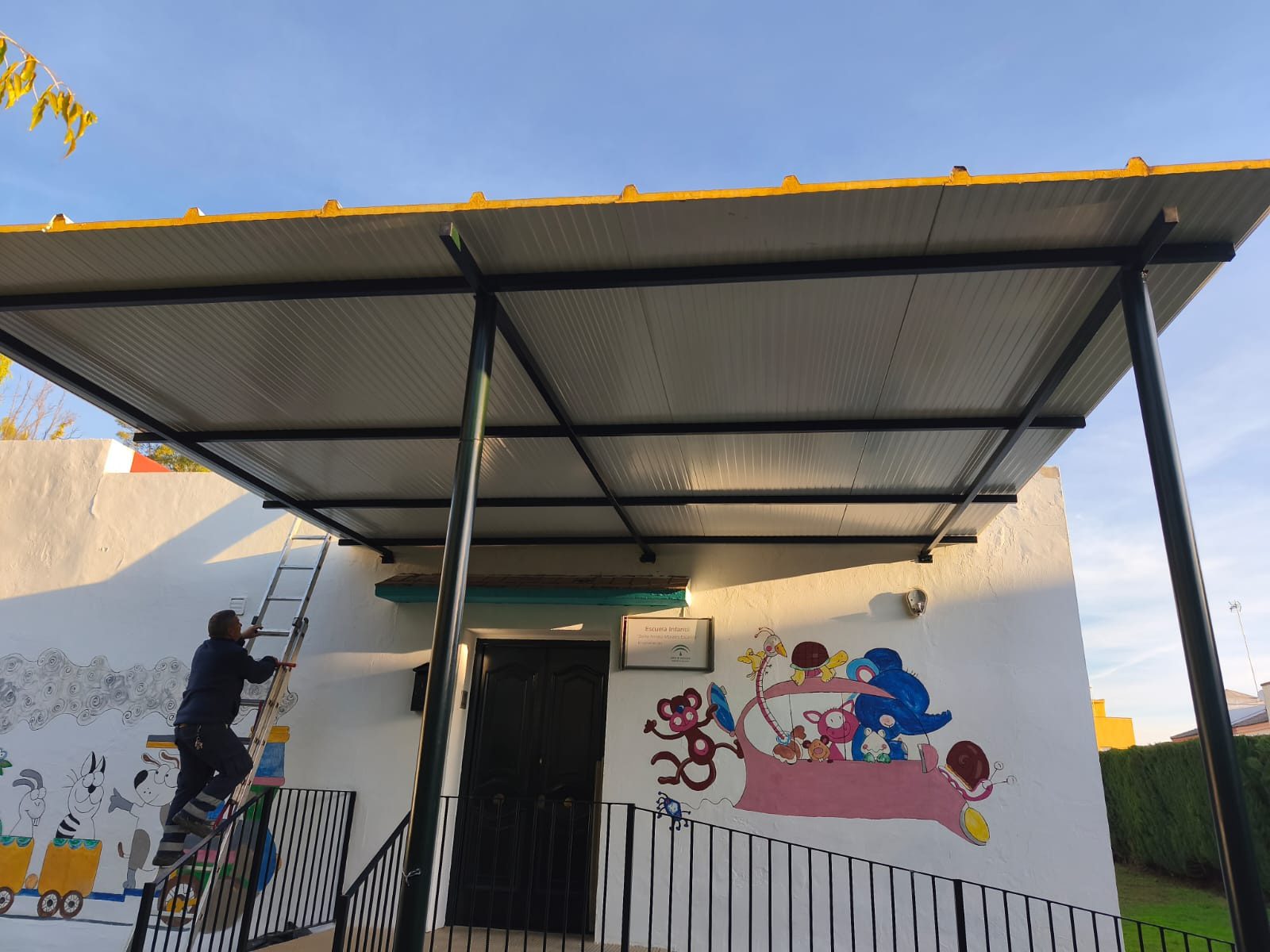 Continúan los trabajos de mejora de calles e instalaciones públicas