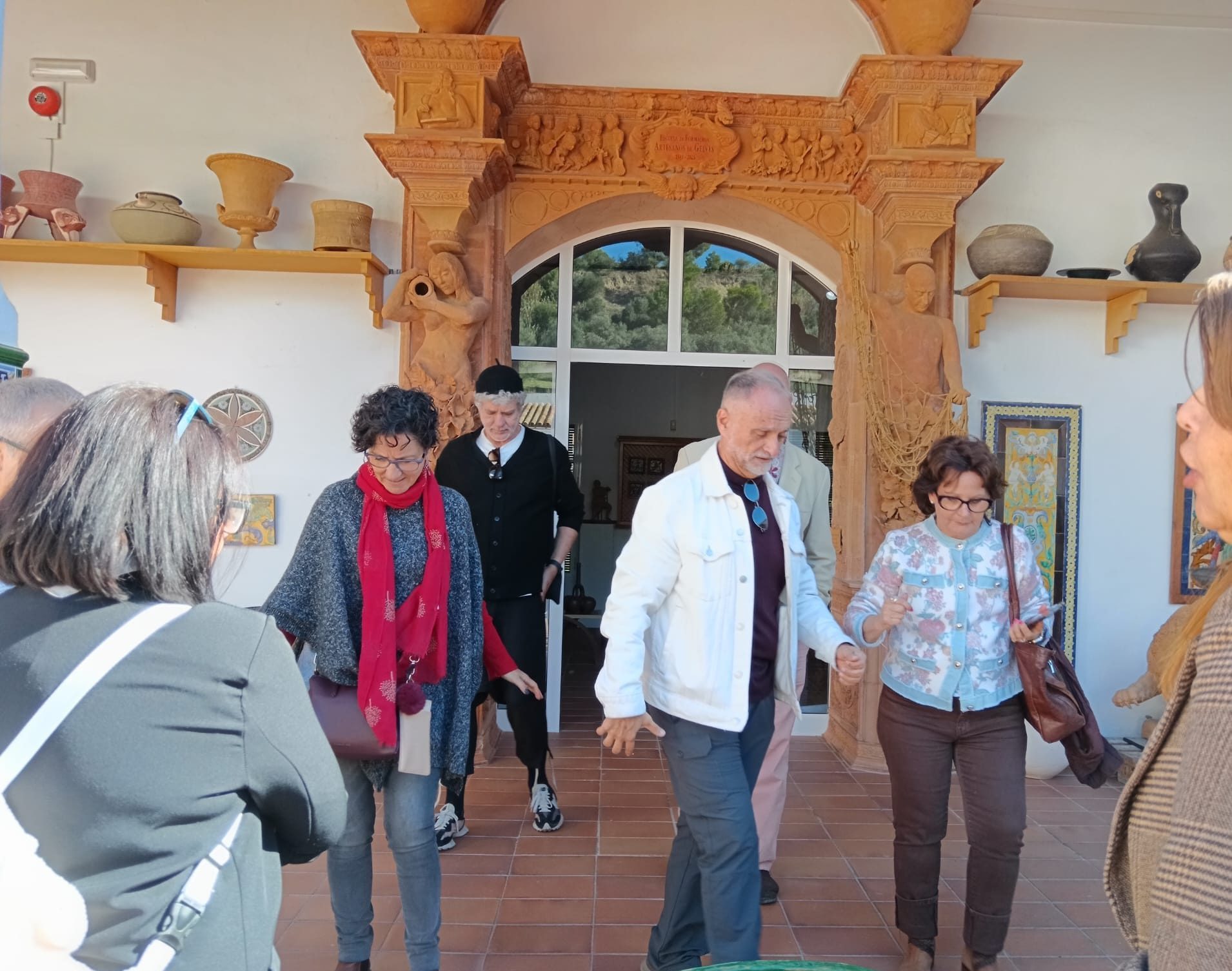 Un grupo de guías turísticos locales de Sevilla conoce Gelves de la mano de la Delegación de Turismo y Desarrollo Local