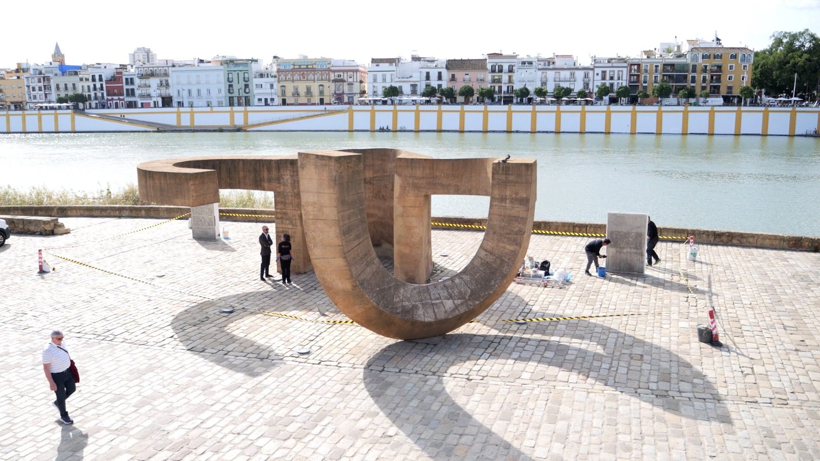 El Ayuntamiento de Sevilla culmina la restauración del Monumento a la Tolerancia de Eduardo Chillida
