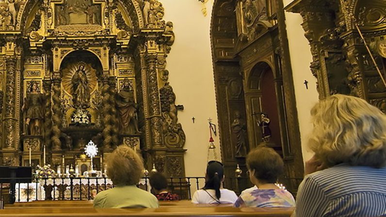 La Adoración Eucarística Perpetua de Sevilla celebra su XX aniversario